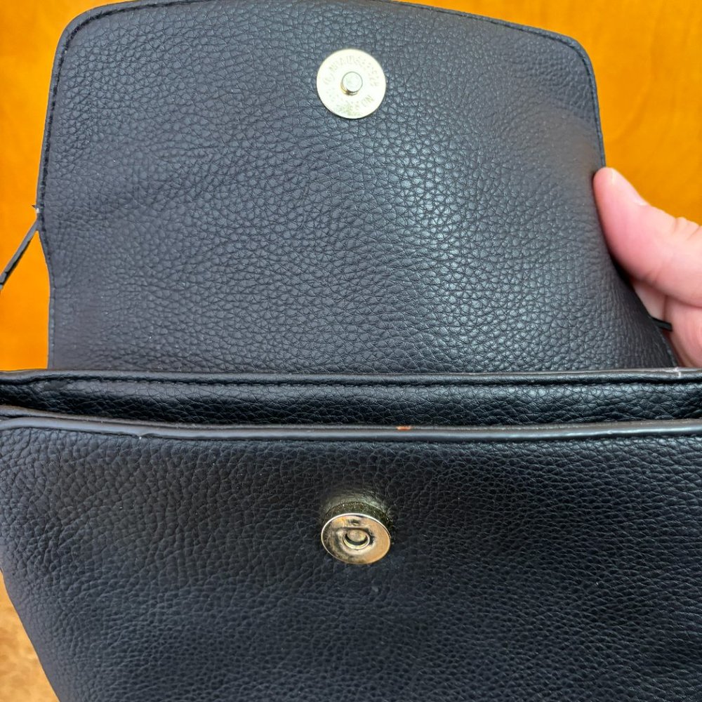 London Fog Black Shoulder Bag 9"x7"x2.5"‎ - Picture 12 of 16
